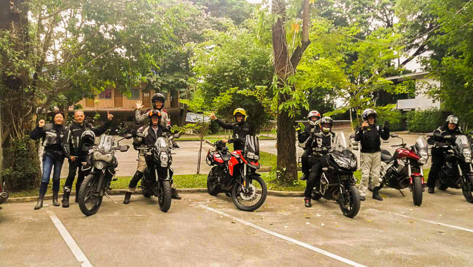 Gemeinsames Essen auf der Motorrad Tour in Nord Thailand