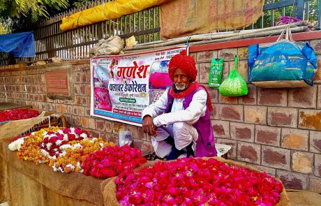 Blumen in Bundi Indien Motorradtour