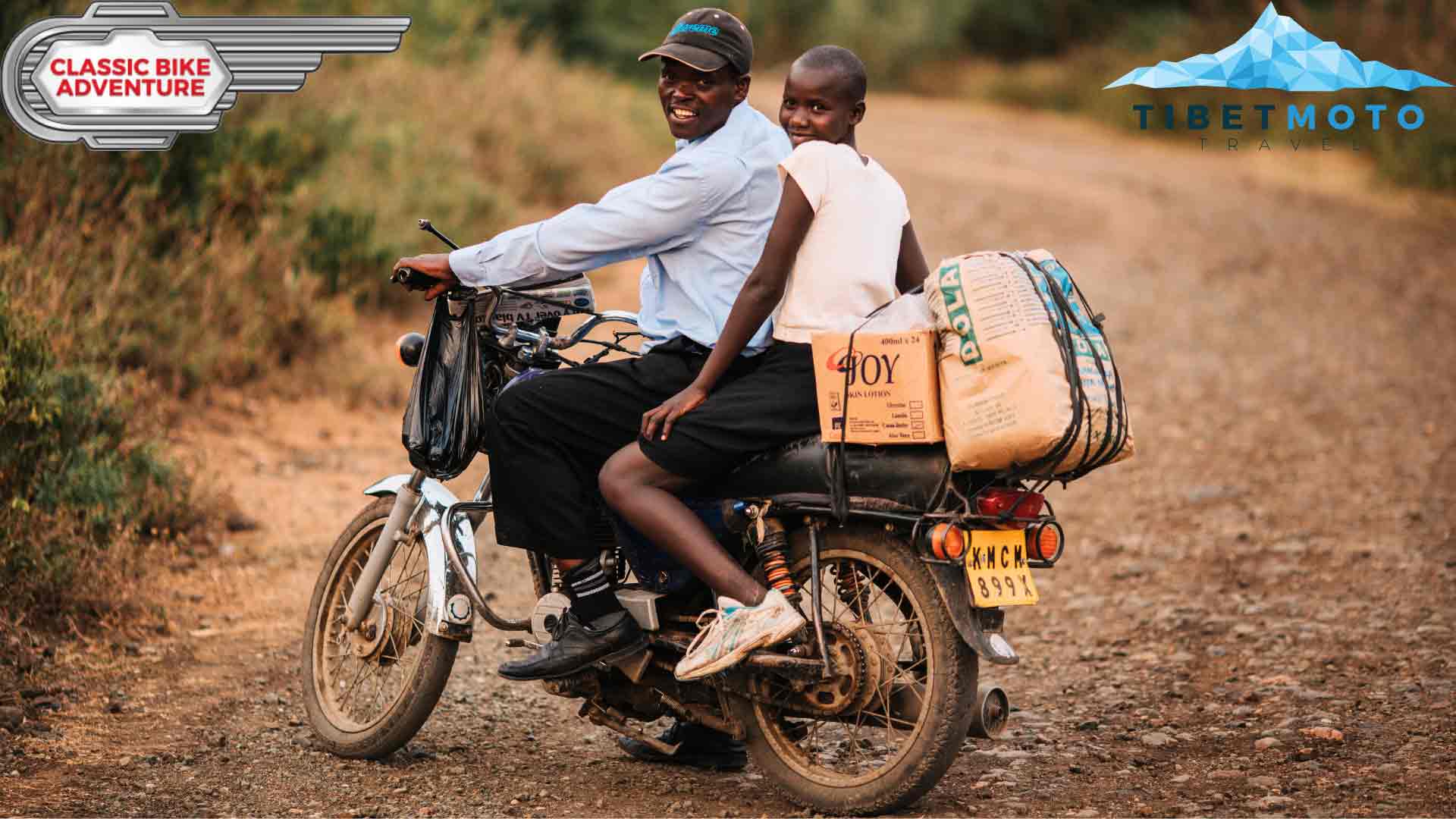 Einheimische in Afrika auf einen Motorrad