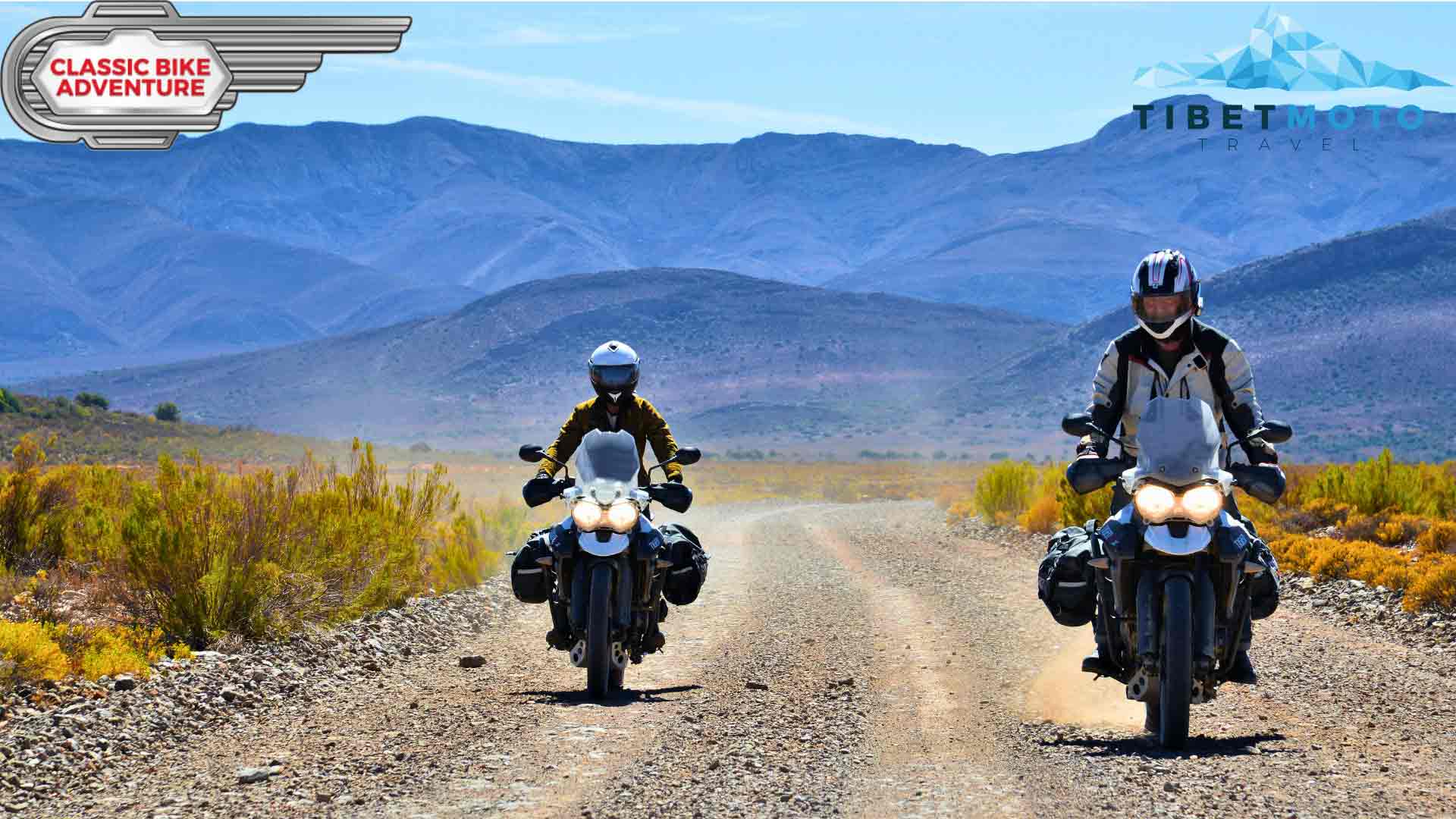 Zwei Motorradfahrer in Afrika