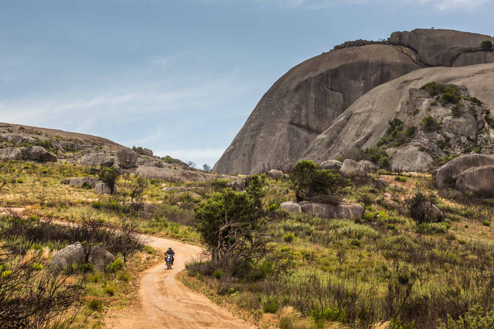 Wunderschöne Landschaft in Afrika während der Mototrradtour